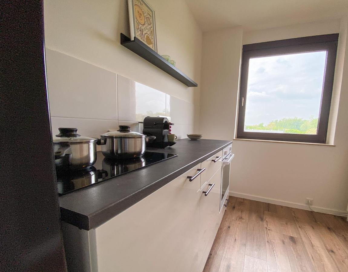 Schoene Wohnung Mit Rheinblick/Duesseldorf/Neuss/Messe エクステリア 写真